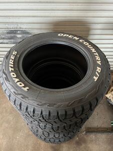 トーヨー　オープンカントリーRT 215/65R16 4本　極美品　1シーズンのみ使用　ハイエース等に