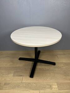 [304]　オカムラ　Lives Meeting Table　ミーティングテーブル　87ABBJ-MDA4　ブライズウッドライト×ネオブラック脚　Φ900×H720　③