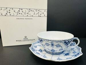 ◆5281　ROYAL COPENHAGEN　ロイヤルコペンハーゲン　ブルーフルーテッド フルレース　ティーカップ＆ソーサー　１客　未使用　保管品◆