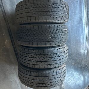 おすすめ品225/40R18スタッドレスタイヤ4本セットブリザックVRX3 23年製　1シーズンのみ使用マゾあり