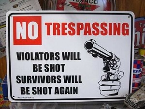 プラスチック看板 NO TRESPASSING 撃たれますよ CA-3 サインボード ガレージ雑貨 アメリカン雑貨