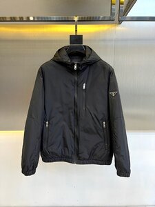 プラダ　PRADA　ダウンジャケット　メンズブルゾン　シップアップ　上着　ビジカジ　カジュアル　無地　冬服　サイズ48　1000円～