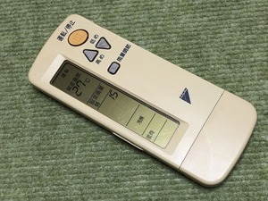 - BRC4C105 DAIKIN エアコンリモコン フリップに欠けがあります。 sj