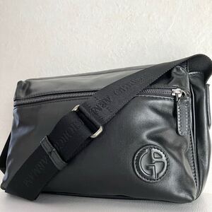 【近年モデル! 極美品!】GIORGIO ARMANI ジョルジオアルマーニ メッセンジャーバッグ ショルダー ビジネス ロゴ レザー メンズ 黒 斜め掛け