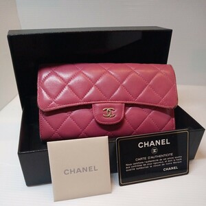 ② CHANEL シャネル　キャビアスキン　レザー2つ折り長財布　ピンク