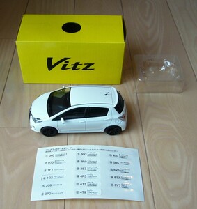 ★希少 即決 非売品 新品★1/30 トヨタ ヴィッツRS VITZ 中期 カラーサンプル 040スーパーホワイトⅡ ダイカスト 精密 ミニカー