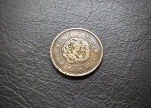 特年　明治9年　半銭銅貨 送料無料 （14939）　 古銭 骨董　アンティーク　日本 貨幣　菊の紋章 お宝
