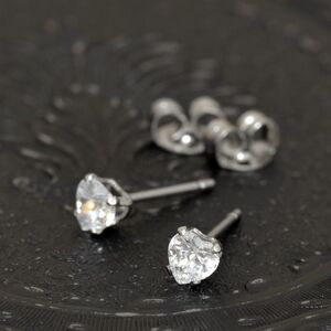 【バラ売り/1個】 ピアス サージカルステンレス ハート型キュービックジルコニアのピアス 石：4.0mm クリア