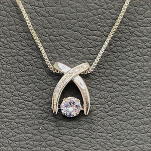 [PENDANT NECKLACE] 925 Silver Plated ダンシング ストーン CZ ツイン ソード クロス デザイン ペンダント ネックレス 【送料無料】