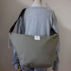 ★ルコック le coq sportif 新品 軽量 お洒落なナイロン 収納力 ななめ掛け ショルダー バッグ 鞄 かばん BAG [36216-021]一 六★QWER■