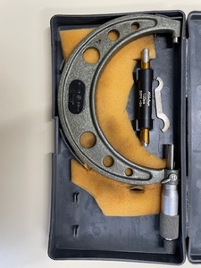 中古　mitutoyo 外側マイクロメーター OM-125　100-125 0.01mm MADE IN JAPAN MICROMETER ミツトヨ アナログ式マイクロメータ