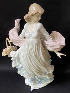 LLADRO リヤドロ 天使 少女 と花　置物 高さ約30cm ★1021