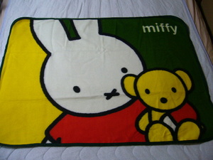 Miffy ミッフィー ブランケット あったかブランケット 大きい ふあふあ サイズ750-1000㎜ フリース生地 未開封 未使用　。。。