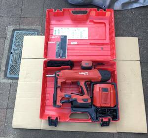 引き取り限定です。！！！　★値下げ69000円★　BX3　HILTI　ヒルティ　バッテリー式鋲打機　バッテリー×2