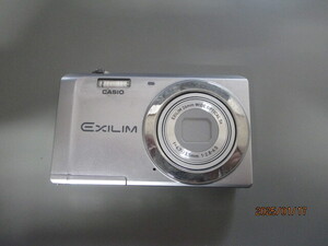 KU1328　CASIO　EXILIM　14.1MFGA PIXELS　※動作未確認の為にジャンク品の可能性のがあります　※箱、バッテリー付き　※本体のみ