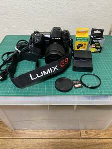 LUMIX　DC-G9レンズ付き　非常に美品です。ショット数３００未満バッテリー２個・充電器　ストラップ付属