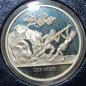 011 海外 造幣局 限定版 人類進化と文化の形成 1976年作 旧石器時代 荷物の移動システム てこ 彫刻 純銀製 アートメダル シルバー コイン