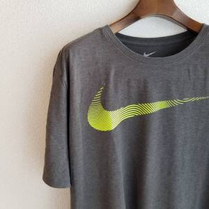 NIKE ナイキ トップス Tシャツ プリント ラウンドネック 文字 ロゴ 半袖 メンズ サイズXL グレー Xmm30