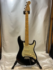 u50107　中古　FENDER フェンダー　AM PRO STRAT MN BLK