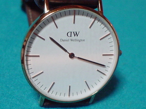 DANIEL　WELLINGTON　３ATM　腕時計　薄型　ホワイト　JAPAN　MOVT