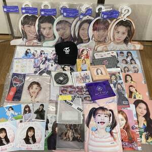 アイドルグッズ　まとめ　NIZIU/TWICE/IZ*ONE/櫻坂46 他　キャップ/ハンガー/CD/クリアファイル/ペンライト/写真/ケース 他