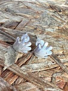 nt240627-012A8 ピアス ファッション 海外直輸入品 VTG Sterling Silver PHYLLIS WOODS Modern Hand Fingers Post Earrings 4.5g