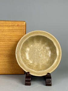 中国古美術　唐時代　岳州窯花卉文青磁皿　墨書　唐物　古物　U0529S12