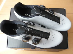 ★ NORTHWAVE ノースウェーブ RevolutionⅢ Revolution3 Revolution 3 size 42 UK 8.1/2 US 9.1/2 CM 27.0 カラー/SILVER