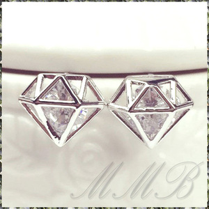 [EARRING] White Gold Plated Diamond Frame ホワイト ゴールド ダイヤモンド フレーム クリスタルCZ スタッド ピアス