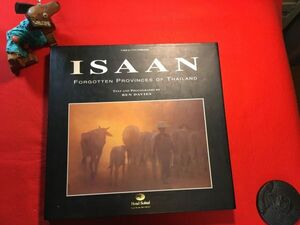 写真集「ISAAN タイの忘れられた地方」発刊年不明 英文 写真：ベン・ディーヴィス 神々の国 ISAANの人々 メコン川 熱帯 フェスティバルほか