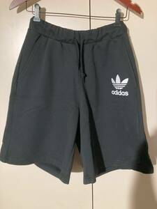 美品　Adidas(アディダス)　短パン、ハーフパンツ、ショートパンツ　黒