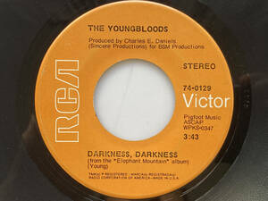 EP THE YOUNGBLOODS / DARKNESS DARKNESS / ON SIRE FRANCIS DRAKE / RCA