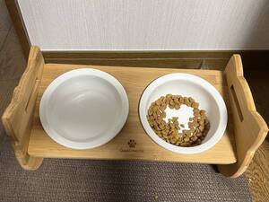 健康面と利便性を考慮した設計　猫型　食器　ボウル　木製