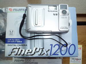 超美品　FUJIFILM FinePix1200 コンパクトデジタルカメラ スマートメディア4MB/16MB付　純正ケース付　動作確認　箱・付属品すべて有