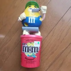 m&m