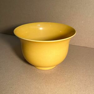 コレクター放出品　中国美術　黄釉　鉢　在銘　大明宣徳年製　時代物　中国