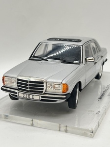 NS34327■ REVELL 1/18 Mercedes Benz 230 E レベル メルセデス ベンツ 134/300 モビリティ 2008 模型 台座 車 自動車 シルバー 高級車 ■