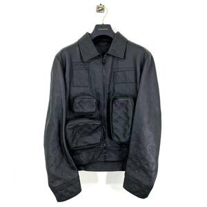 2023年 新作 定価113万円 LOUIS VUITTON Monogram Emboss Utilty Leather Jacket ブラック 50 モノグラムエンボスユーティリティレザー