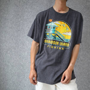 T154 DELTA Fort Walton Beach illustration Print Loose Tee オカルーサ・アイランド イラスト プリント ルーズ Tシャツ グレー XL