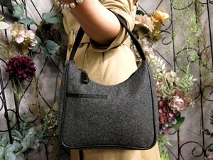 ●超美品●PRADA プラダ●ロゴ型押し●ウール カーフ レザー 本革●ハンド バッグ●グレー 黒●シルバー金具●イタリア製●腕掛け●Js53492