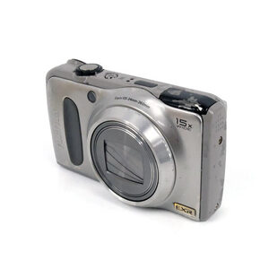 【中古】FUJIFILM FinePix F300EXR シルバー/1200万画素 本体・液晶画面いたみ [管理:1050024819]