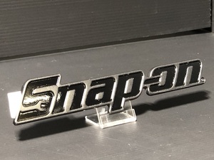 ￥送料一律￥ ＊正規品＊ スナップオン Snap-on エンブレム ダイキャスト 金属製 ガンメタ 黒 検）バッジ シール ステッカー メッキ