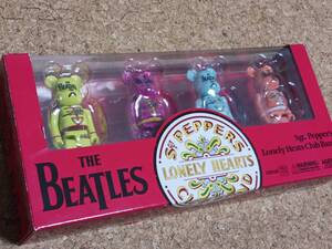 BE@RBRICK ベアブリック　100％　The Beatles ビートルズ　サージェント・ペパーズ・ロンリー・ハーツ・クラブ・バンド