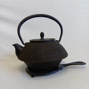 鉄瓶　金秀堂　 鉄器　保管品　五徳付　大型鉄瓶　　　　　　 煎茶道具　　 茶器　　 茶道具　保管品　美品