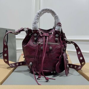 ●極美品●新品同様●未使用 【Balenciaga】 [バレンシアガ] バケツバッグ ショルダーバッグ ハンドバッグ レッド シープスキン