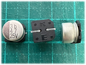 ＜ジャンク箱＞SMT 電解コンデンサ47uF25V　10個