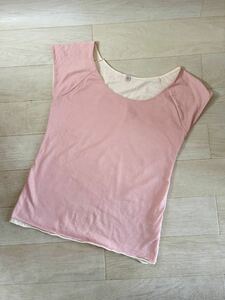 ユニクロ　UNIQLO■淡いピンクのＴシャツ　花の透かし模様　Ｍ