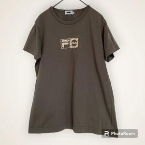 フィラ　Tシャツ　カーキ　半袖　ロゴインロゴ　L　プリント　大きめ　レディース