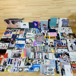 AJ42978 まとめ売り Kpop トレカ 写真 ステッカー ポストカード 等 BTS スキズ SEVENTEEN 大量