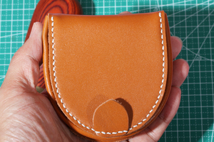 BIG大容量ハンドメード極厚 半円型（馬蹄型）小銭入れ手縫い職人　ブラウン
